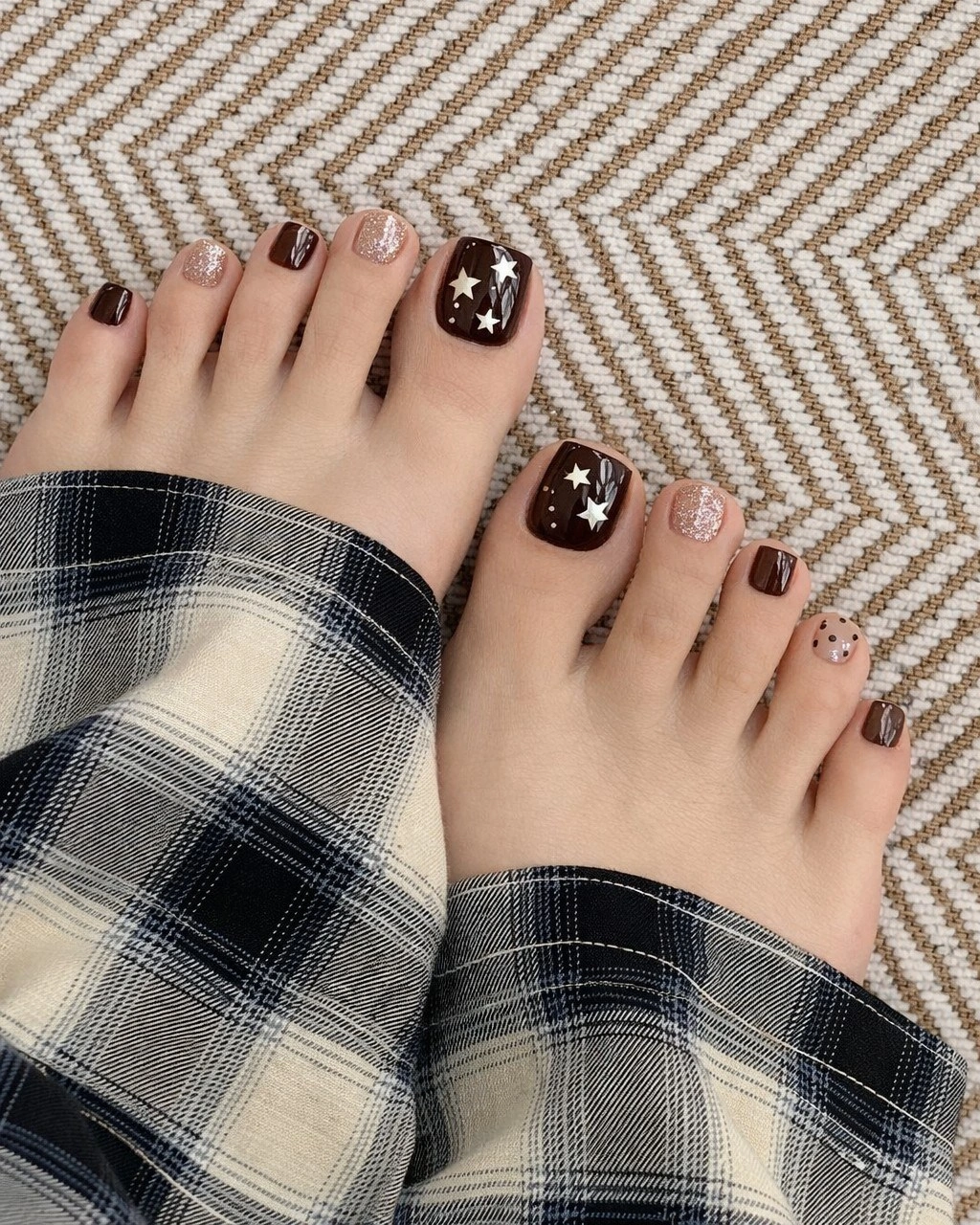 fall pedicure ideas 2026 Chocolate Stars for Cozy Fall Evenings