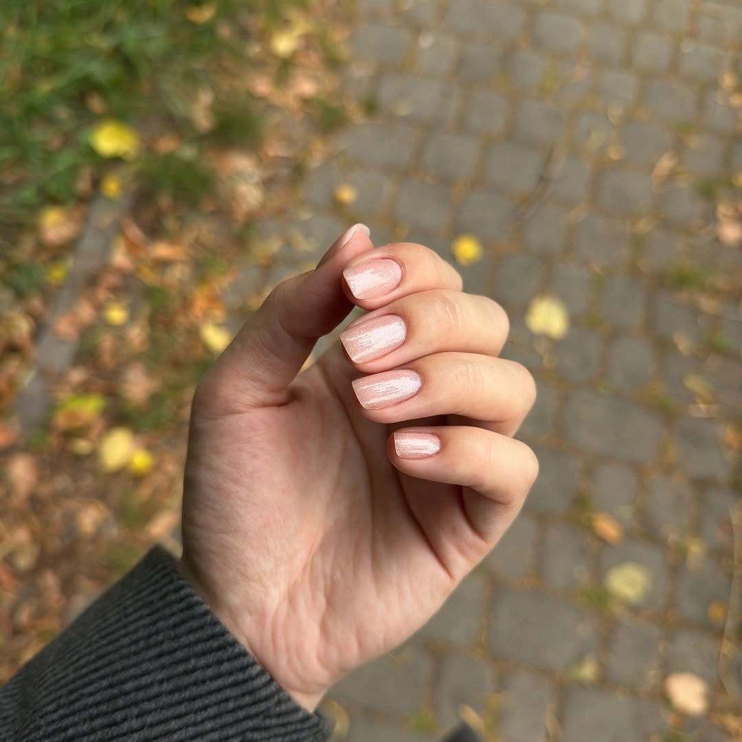fall short nails 2026 Soft Pearl Neutrals for an Effortless Early Fall Look