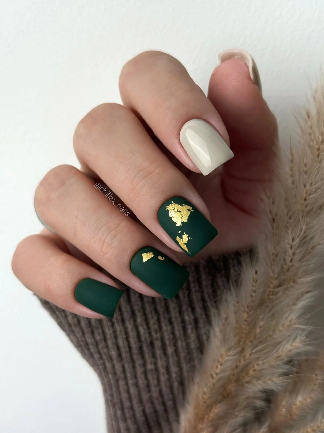 fall short nails 2026 Forest Green and Gold Leaf for Elegant Autumn Style