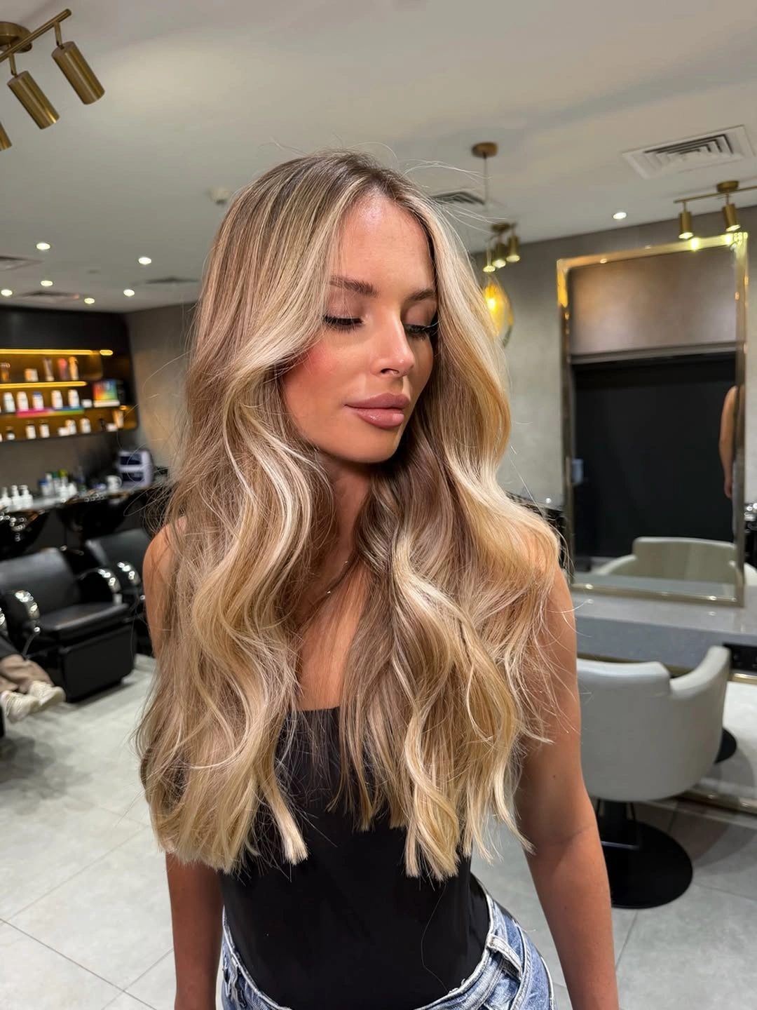 heatless curls hairstyle Soft Champagne Waves With Face-Framing Brightness