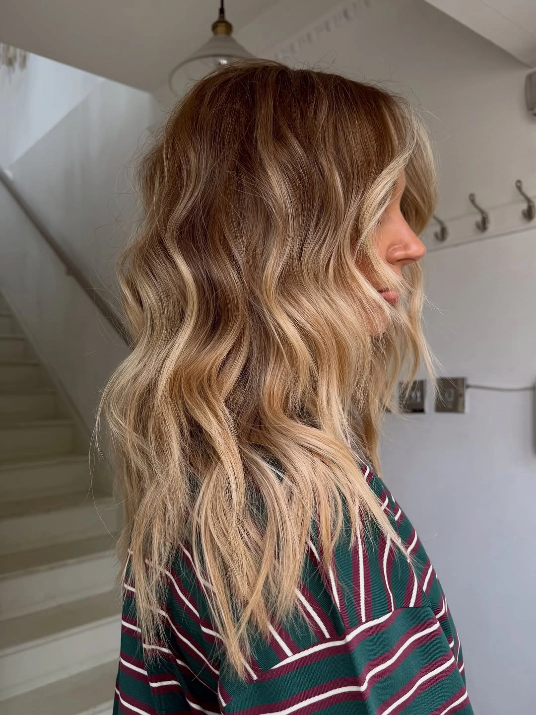 heatless curls hairstyle Relaxed Beach Texture With Lived-In Blonde
