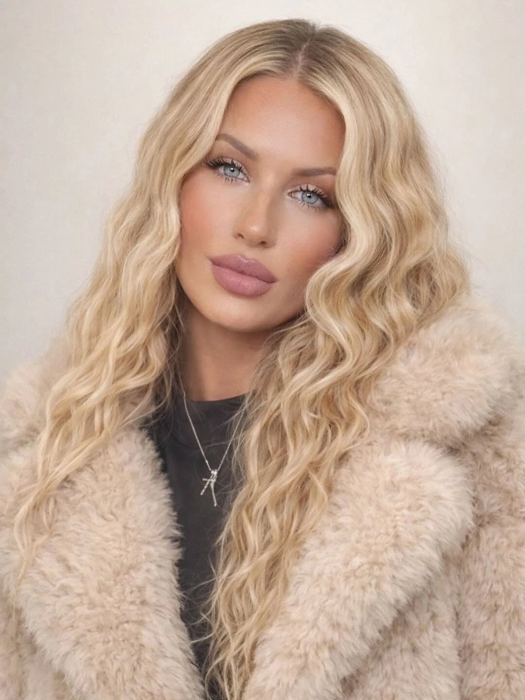 heatless curls hairstyle Loose Mermaid Waves With Bright Blonde Dimension