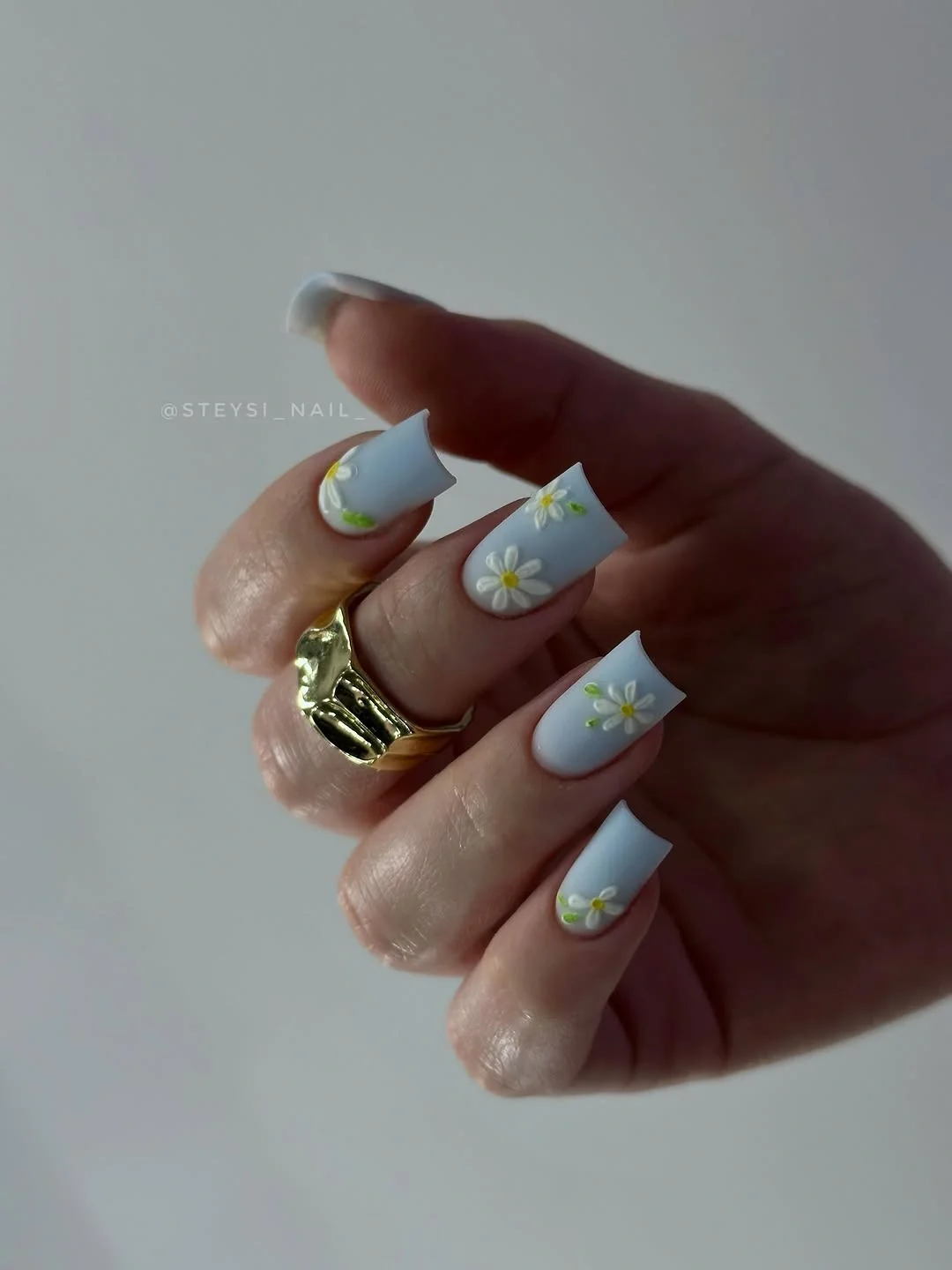 nail ideas for august 2026 White Daisy Gel Nails