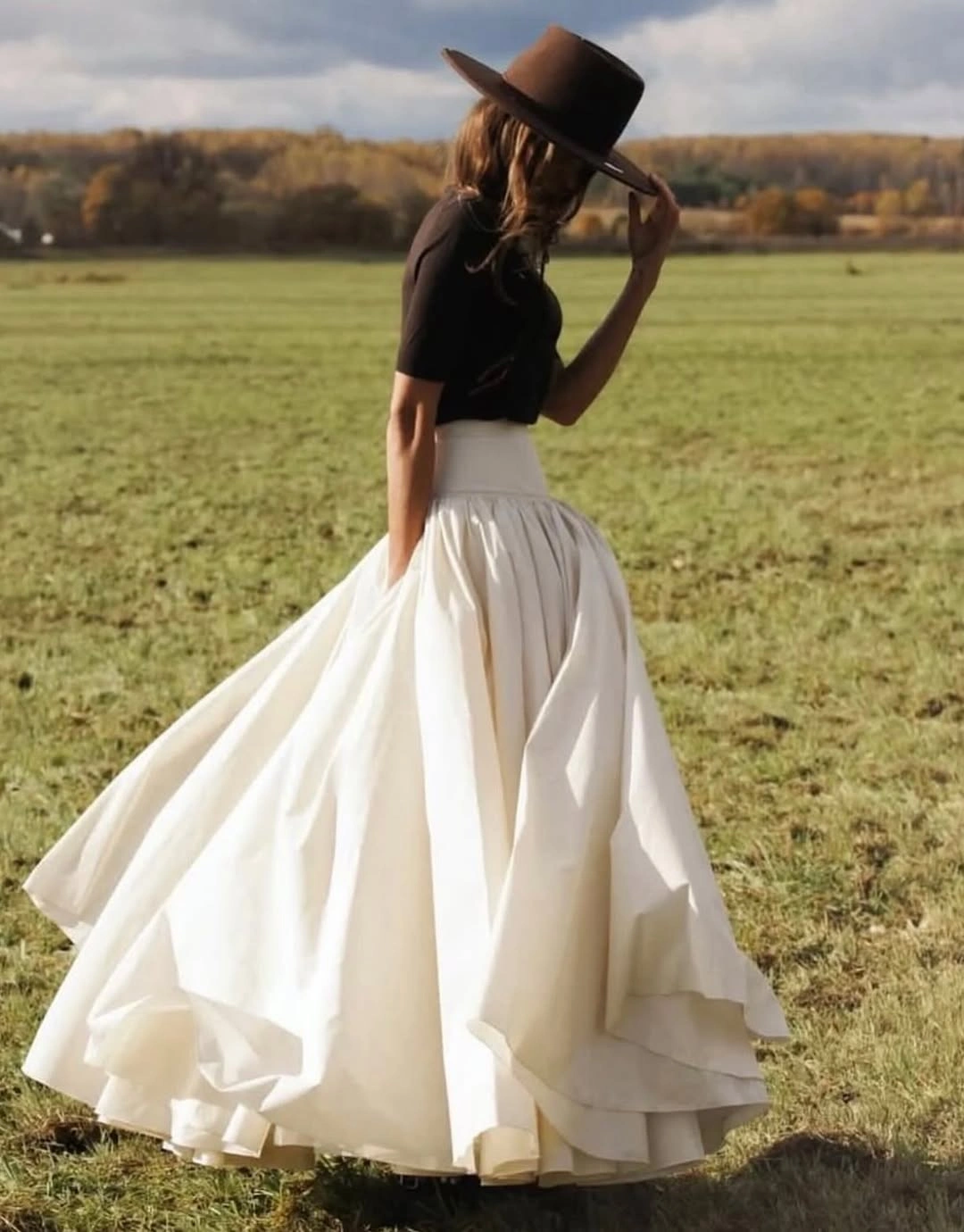 september outfits ideas 2026 Modern Countryside Elegance With A Flowing White Skirt