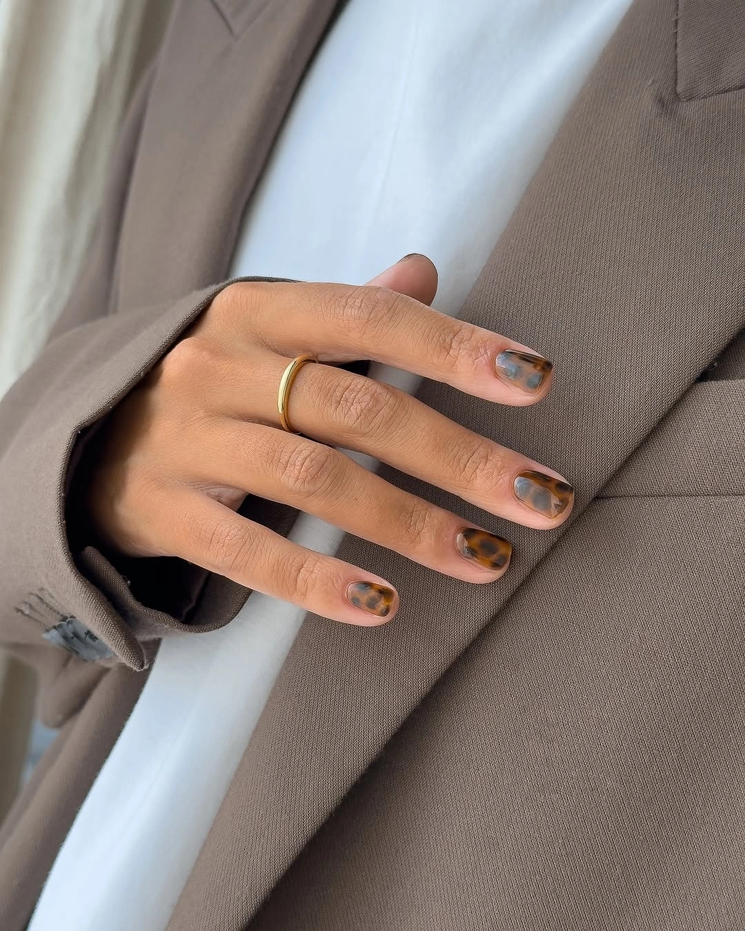 autumn nails color Soft Tortoiseshell For A Minimal Fall Look