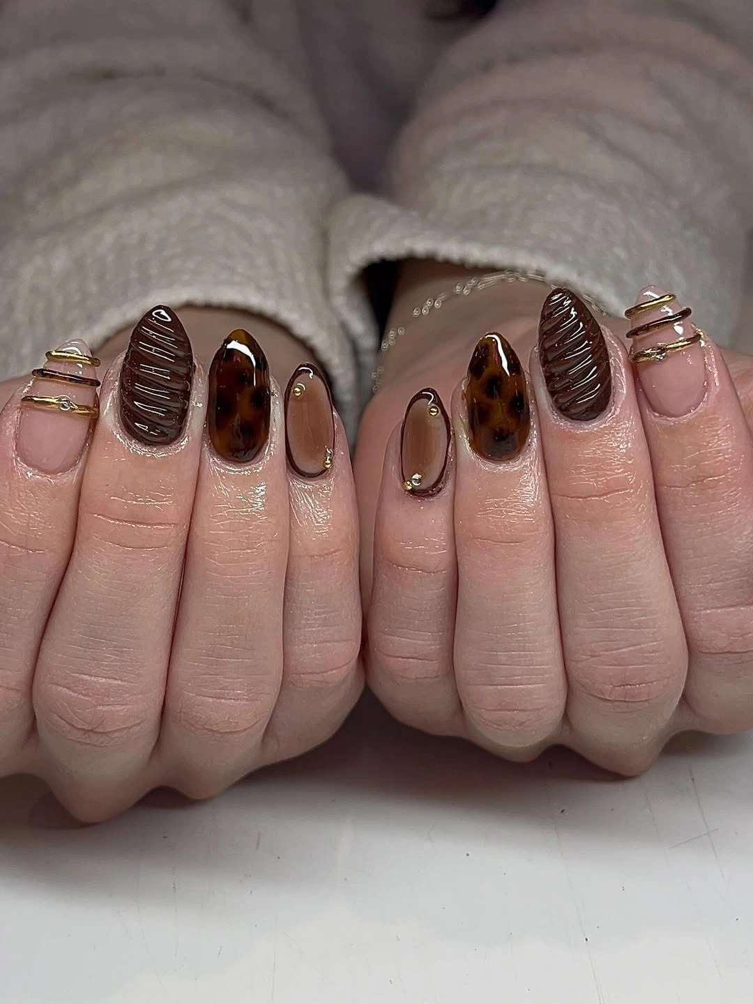 brown fall nails 2026 Chocolate Tortoiseshell With Cozy Sweater Texture