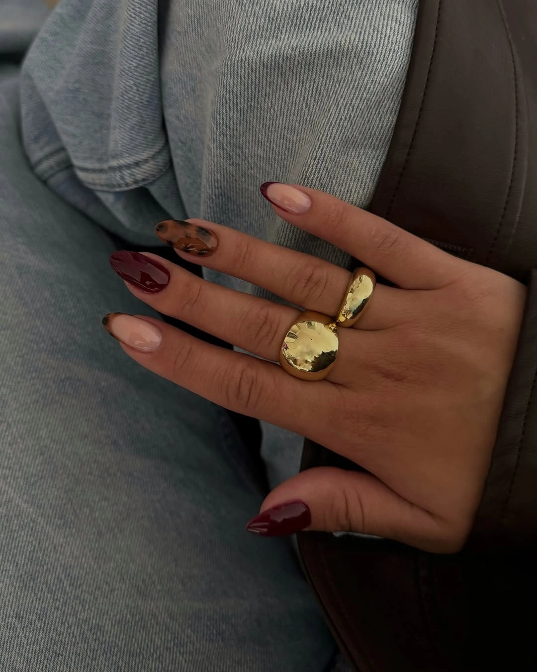 fall burgundy nails with design Autumn Burgundy Nails With Tortoiseshell Accents