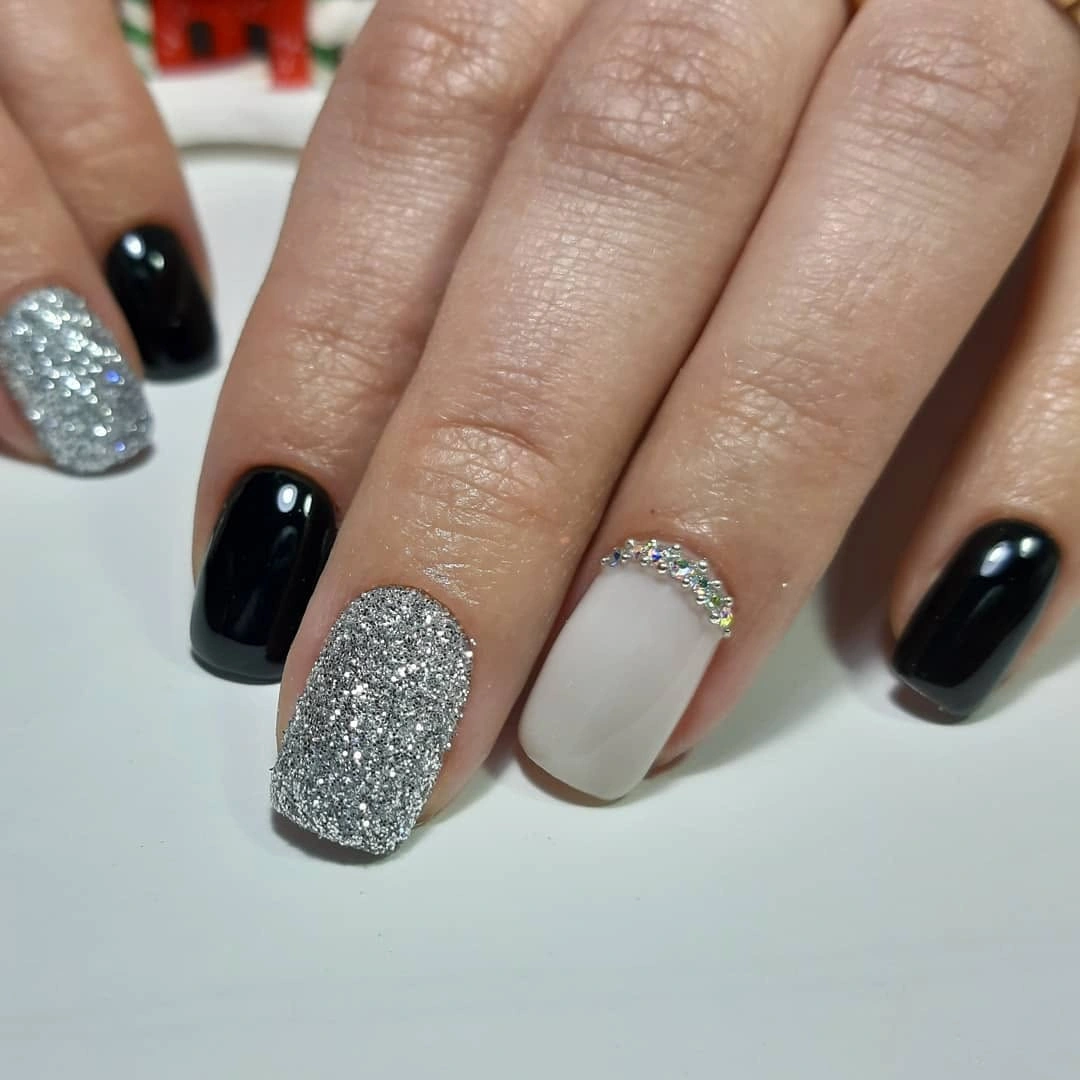 fall dip nails 2026 Black Silver and Nude Sparkle Nails