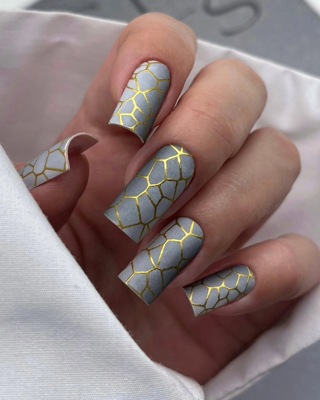 fall gel nails ideas 2026 Gold Cracked Stone Nails