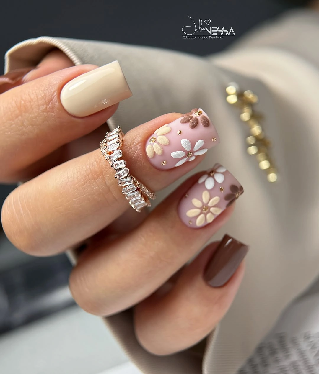fall manicure ideas 2026 Neutral Daisy Nails With Cozy Autumn Charm