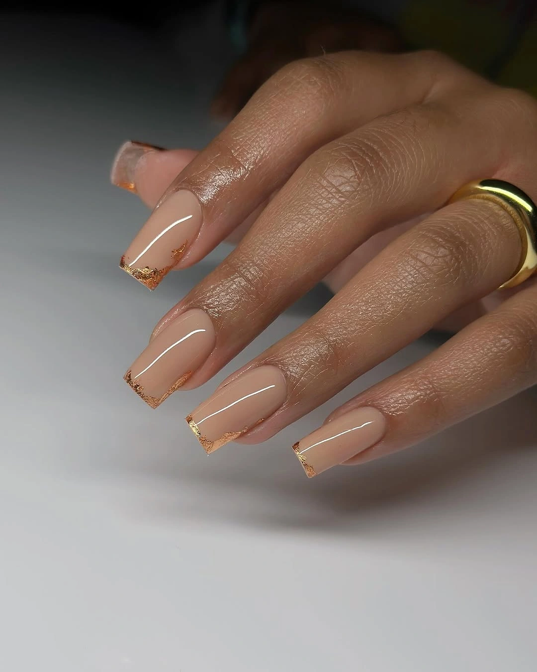 fall nails colors for dark skin Nude Nails With Delicate Gold French Tips