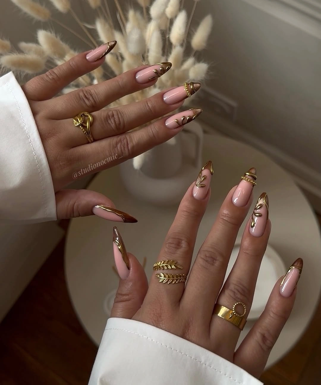 fall nails for brown skin tone Minimalist Gold And Brown Almond Nails