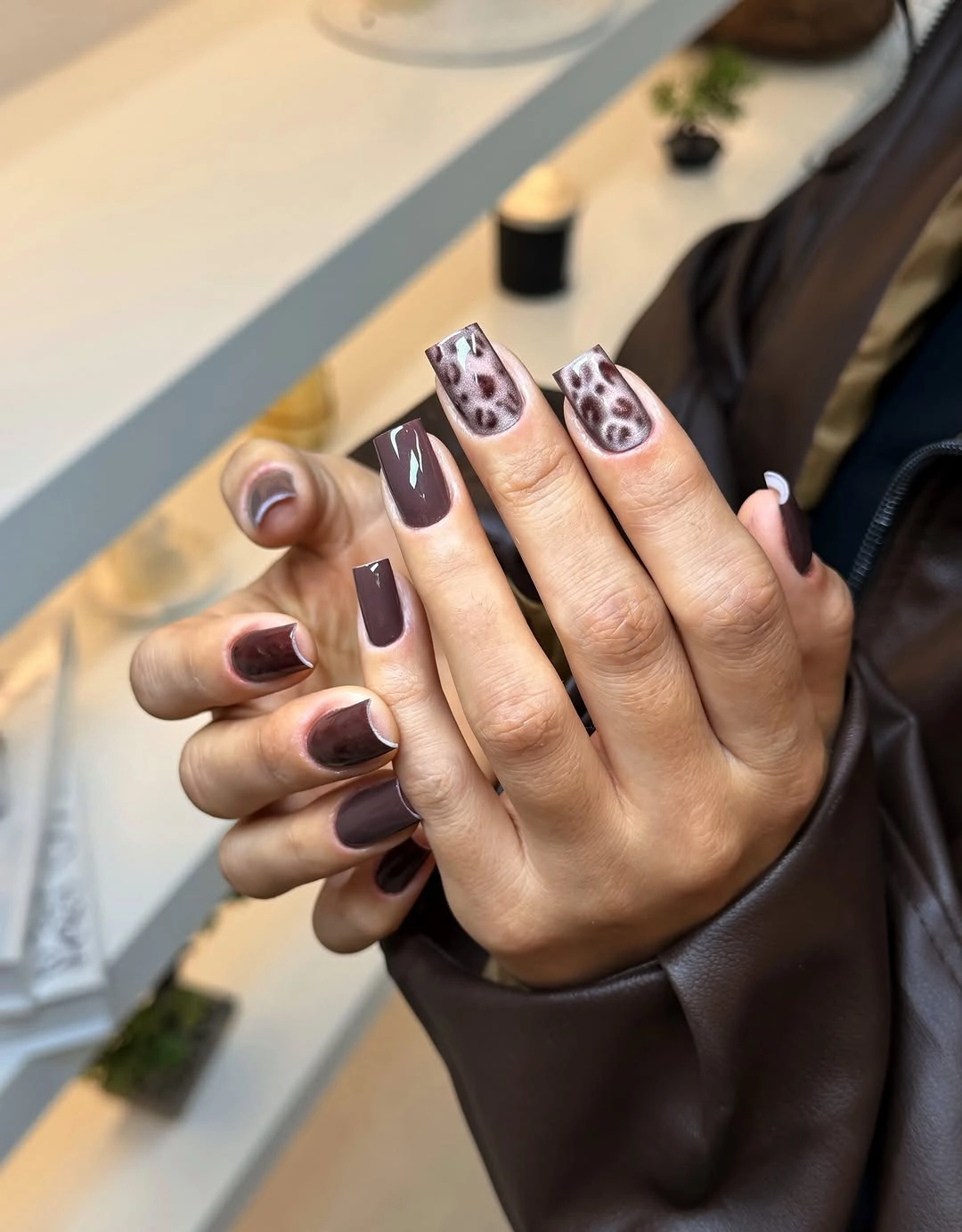 fall nails for brown skin tone Chocolate Brown Leopard Nails For A Cozy Fall Mood