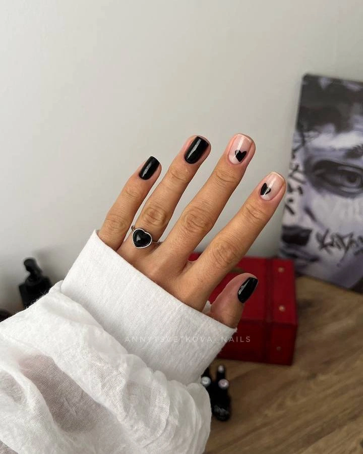 fall nails for fair skin tone Black Minimal Nail Design