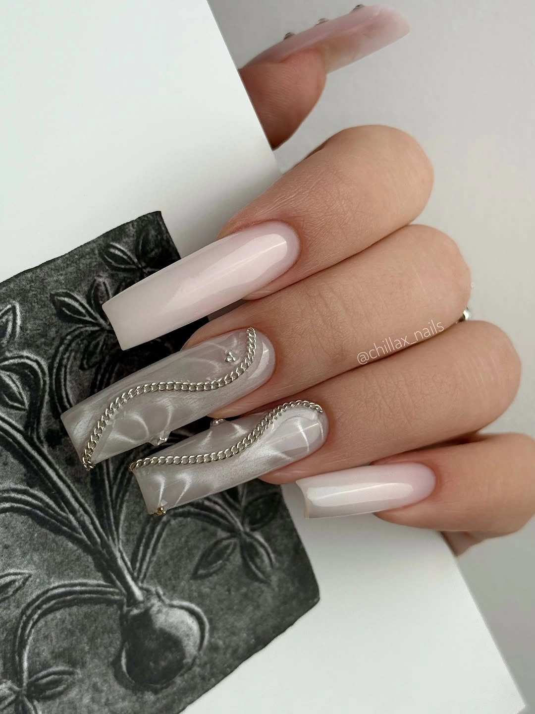 fall nails for fair skin tone Pearl White Silver Chain Nails