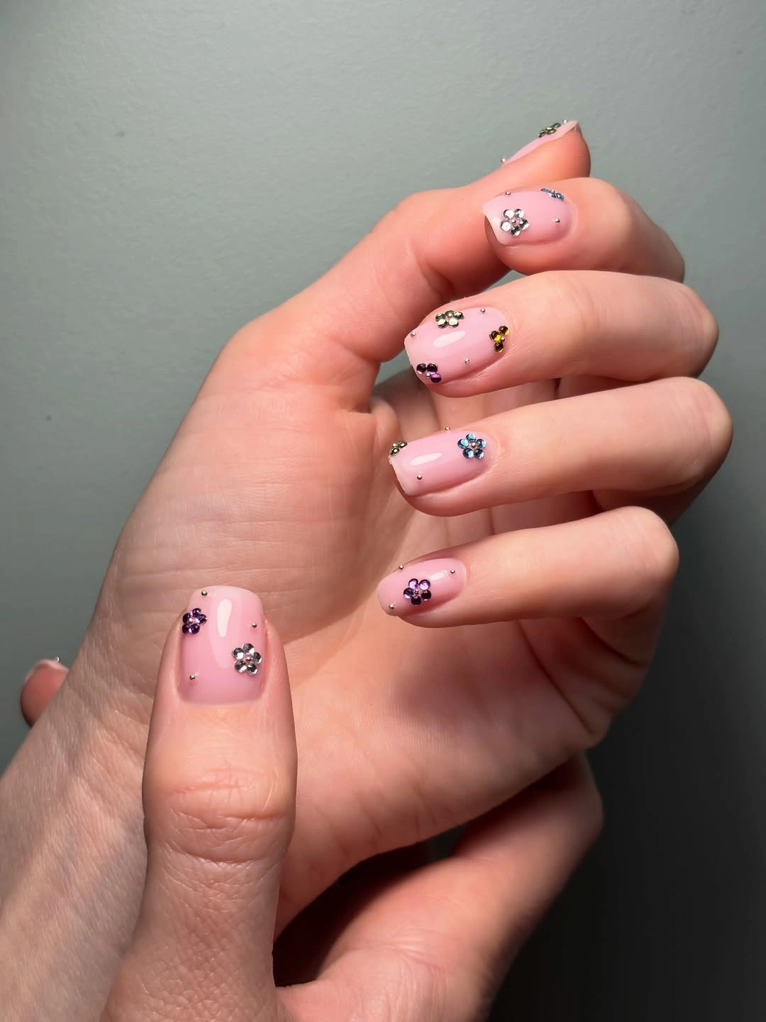 fall nails for pale skin 2026 Pink Crystal Flower Short Nails