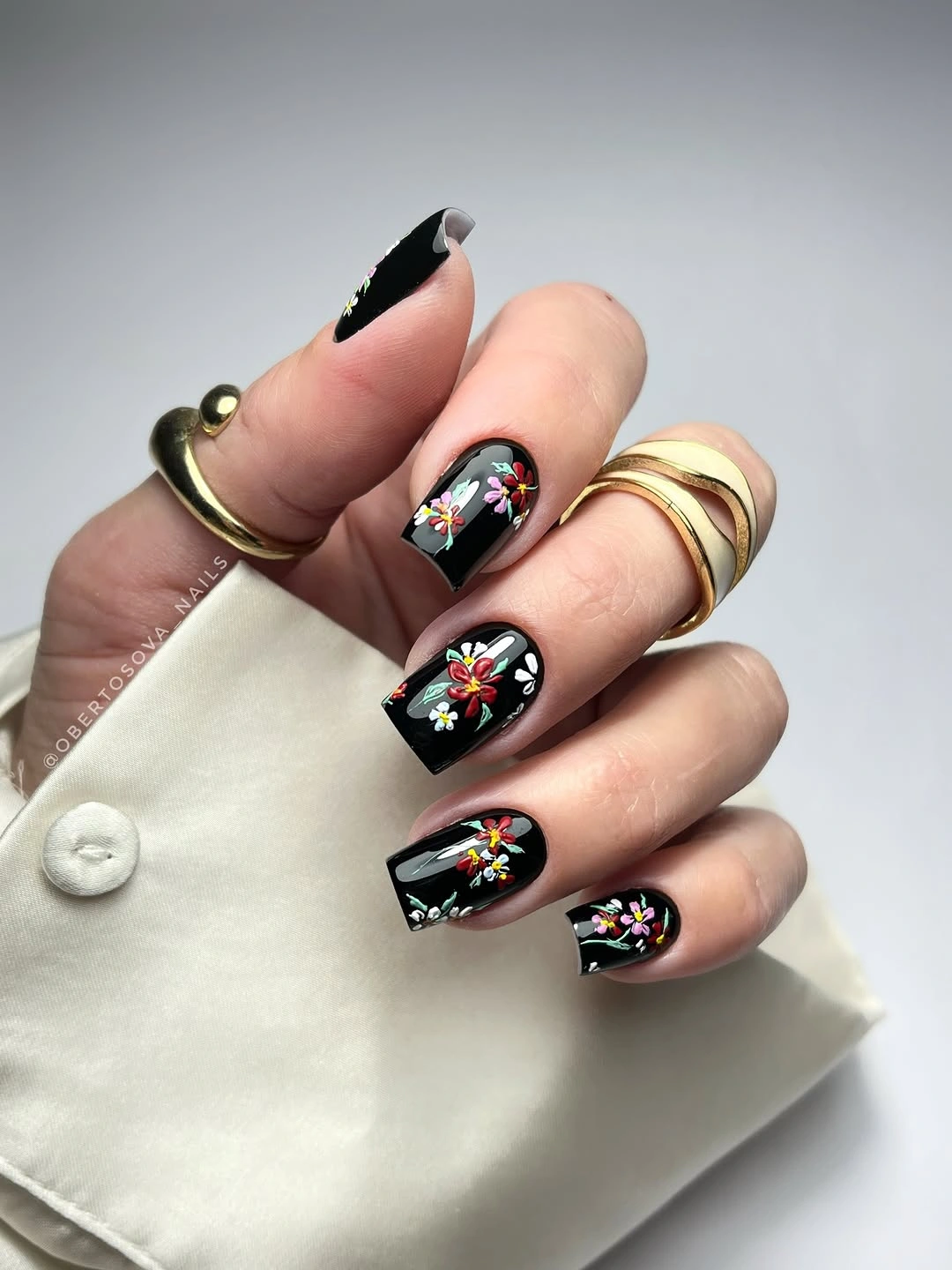 fall nails for pale skin 2026 Black Floral Square Nails