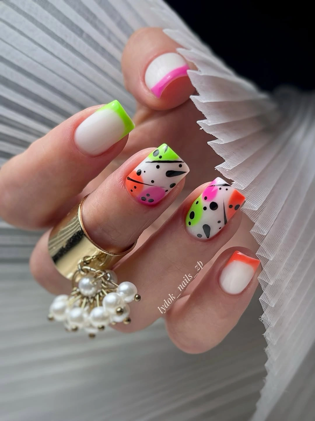 fall nails for pale skin 2026 Neon Abstract Short Fall Nails