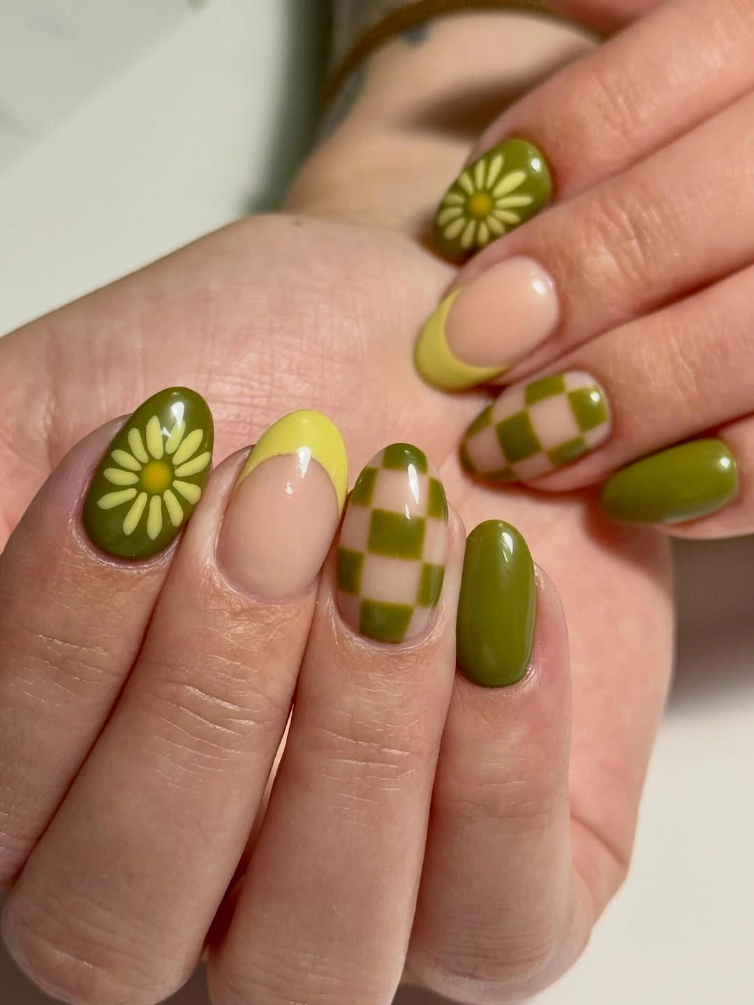 fall nails with accent nail Olive Plaid And Daisy Nails
