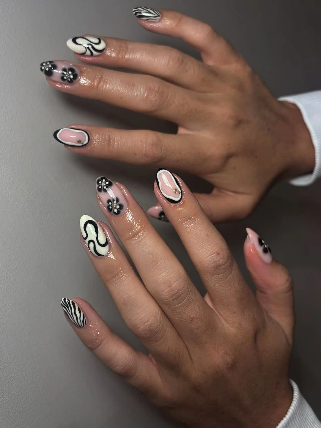 fall trendy nails 2026 Black And White Swirl Nails