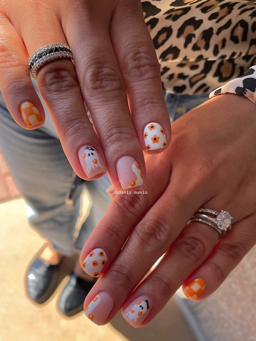 halloween nail art 2026 Little Ghosts and Orange Daisies