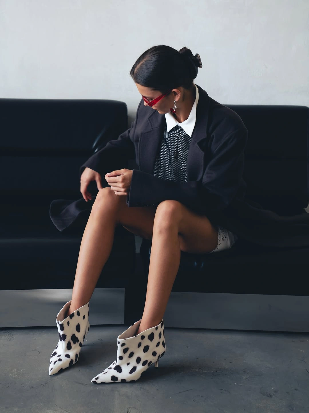 october fashion trends 2026 Classic Blazer With Spotted Boots