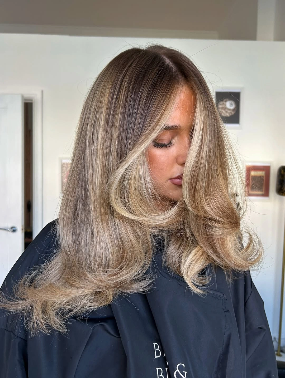 october haircut ideas 2026 Champagne Blonde Face Framing Layers