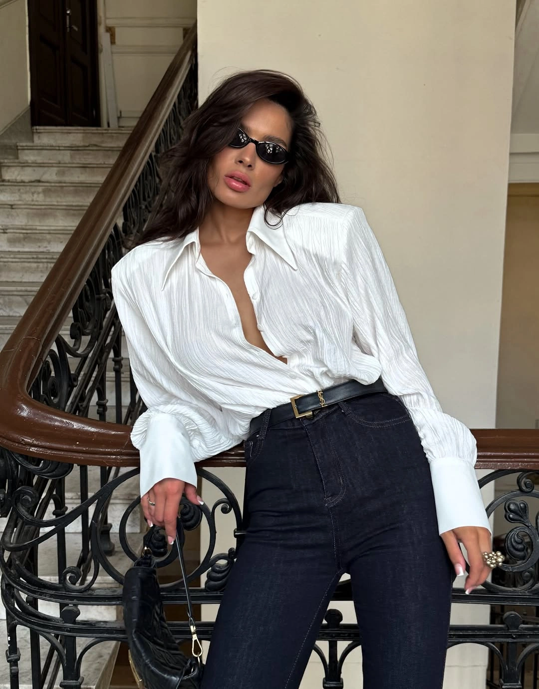 september fashion trends 2026 White Shirt Dark Denim Chic Outfit