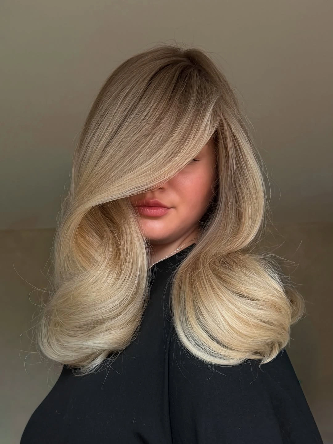 september hair colour trends 2026 Champagne Blonde With Voluminous Curtain Layers