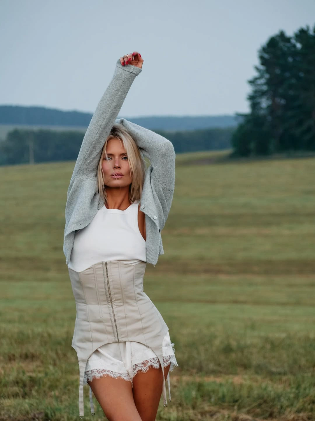 september outfit ideas 2026 - gray cardigan and feminine September layers
