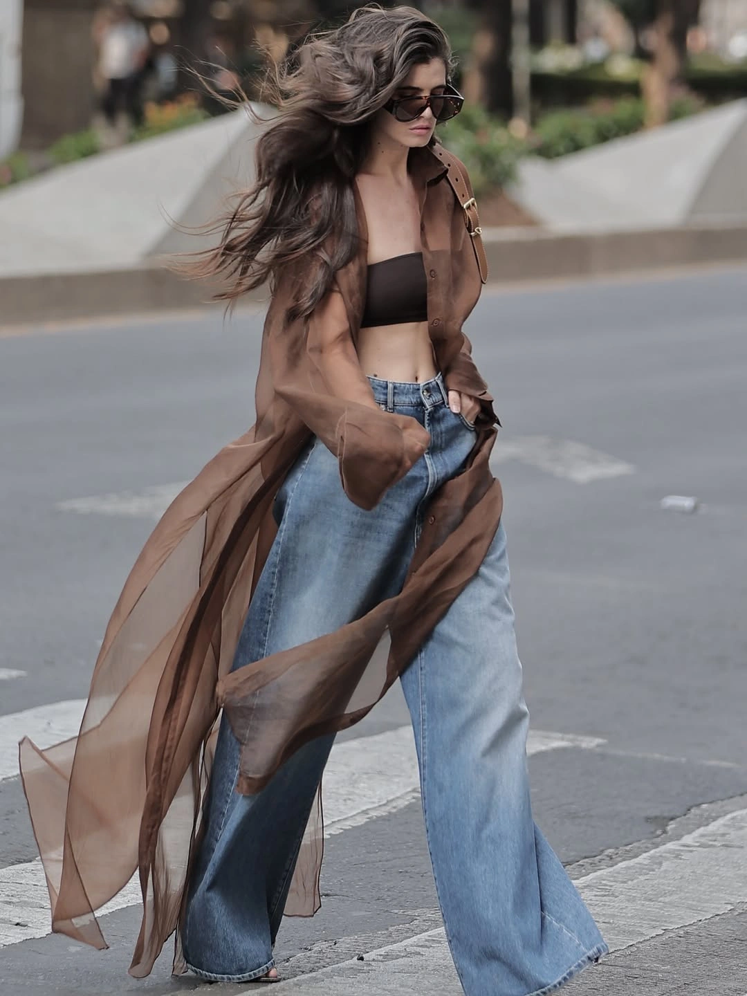 september outfit ideas 2026 - sheer brown layer with jeans