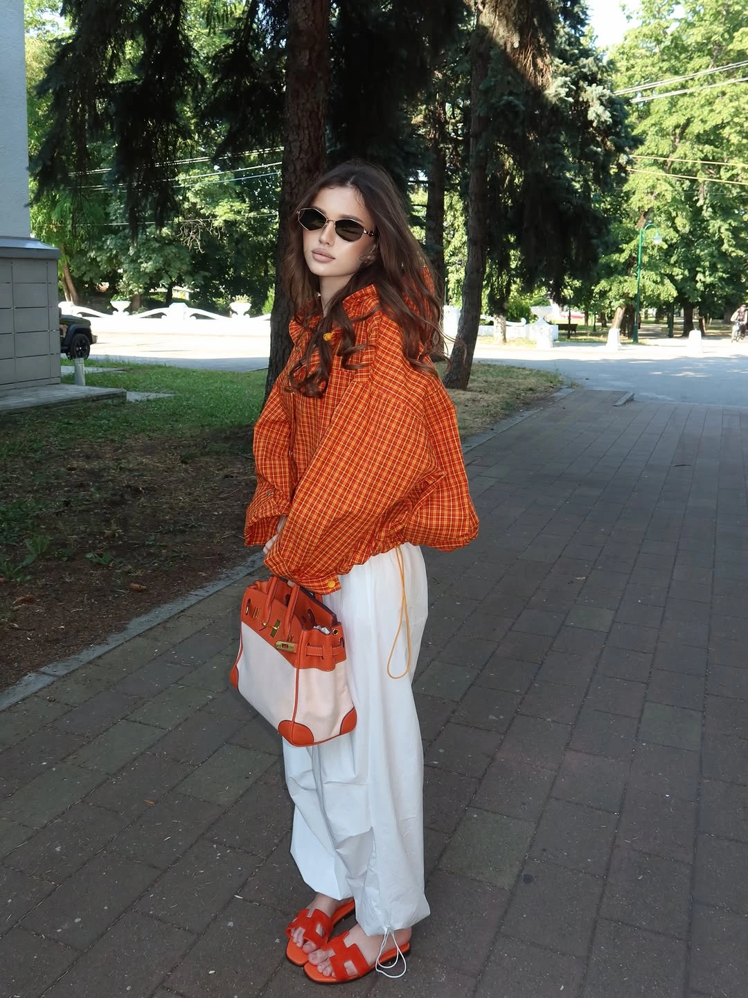 september outfit ideas 2026 - rust plaid shirt and white trousers