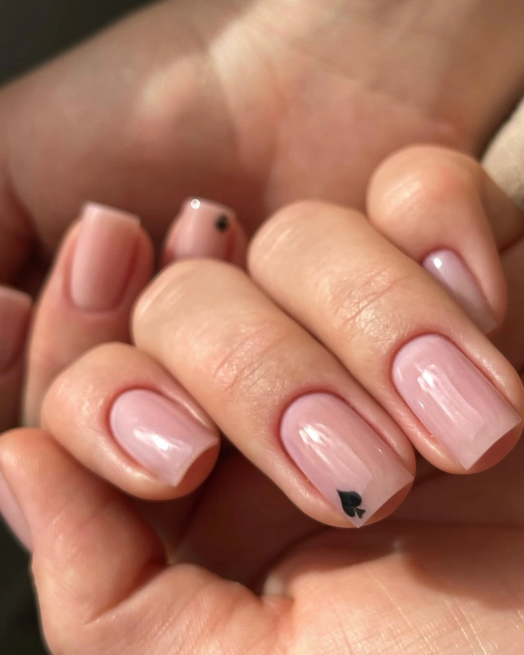 simple fall short nails soft pink square manicure with tiny details
