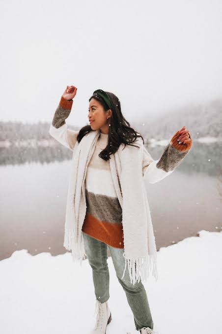 Striped Knit Sweater and White Boots for a Cozy Vibe — Early Winter Outfits