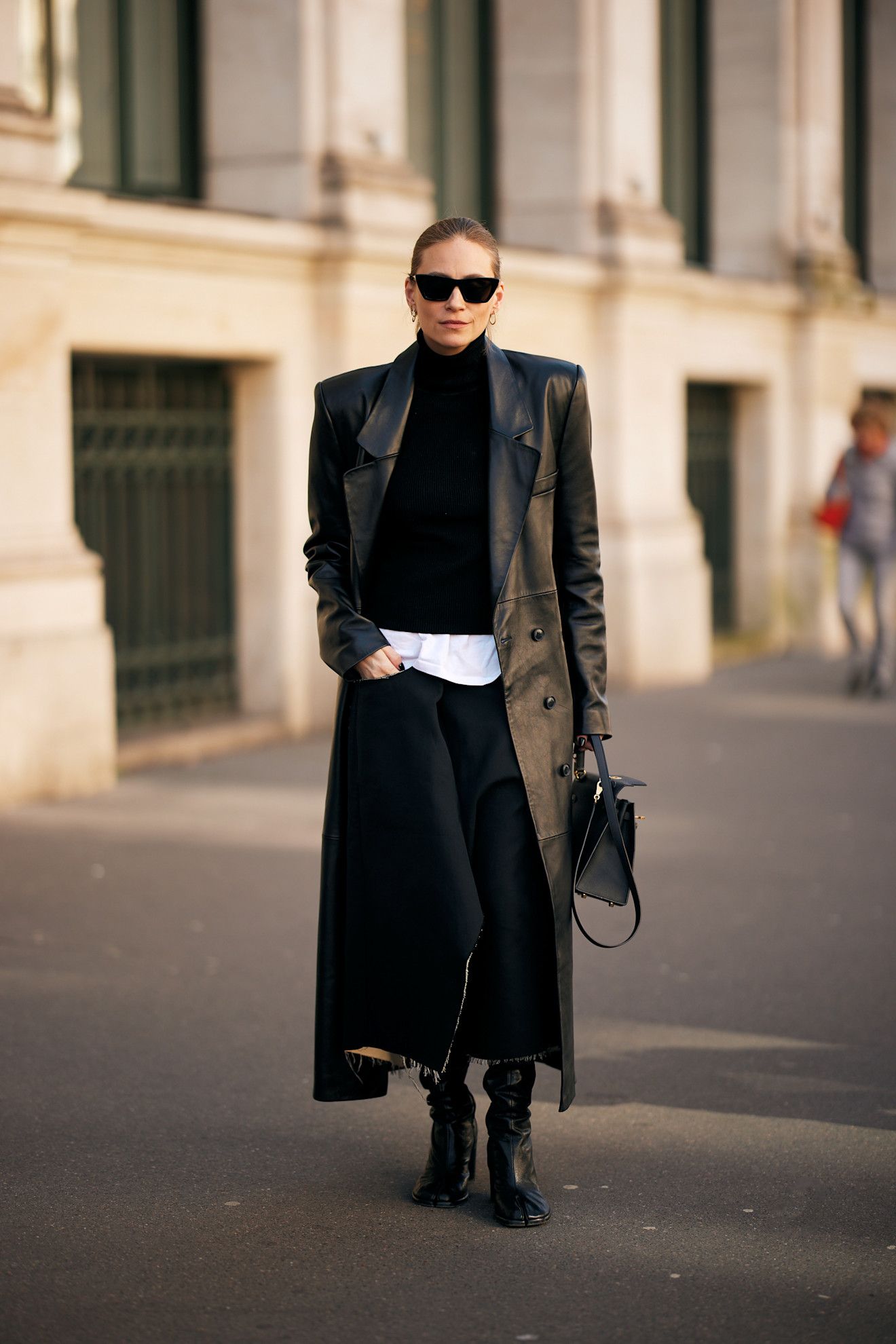 Black Leather Trench Coat with White Shirt and Boots Black Leather Trench Coat with White Shirt and Boots — Black Coat Outfits