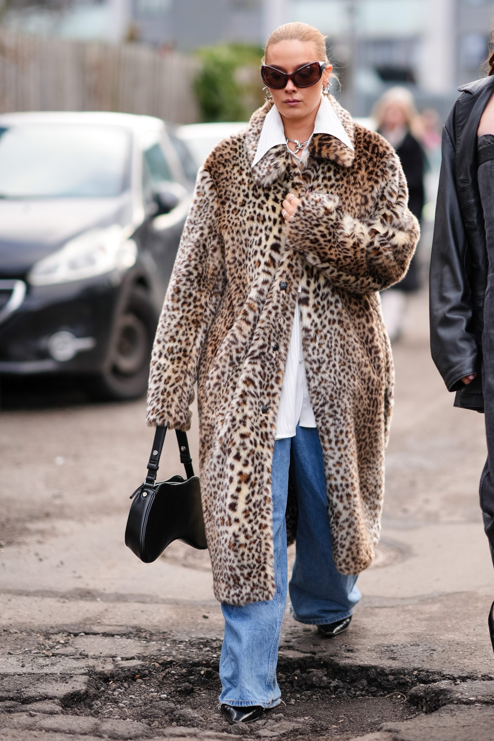 Longline Leopard Coat with Wide-Leg Jeans Longline Leopard Coat with Wide-Leg Jeans — Leopard Coat Outfits