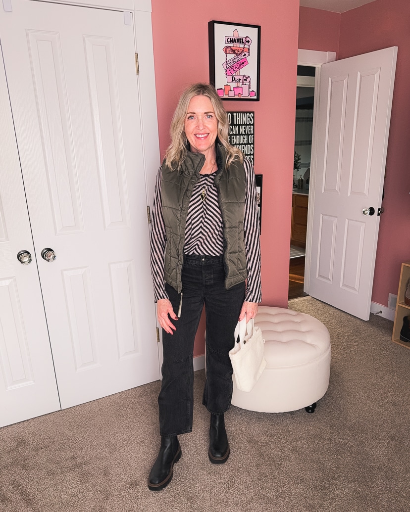 Practical Style: Black Lug Sole Boots with Straight Jeans and a Puffer Vest Practical Style: Black Lug Sole Boots with Straight Jeans and a Puffer Vest — Black Boots Outfits