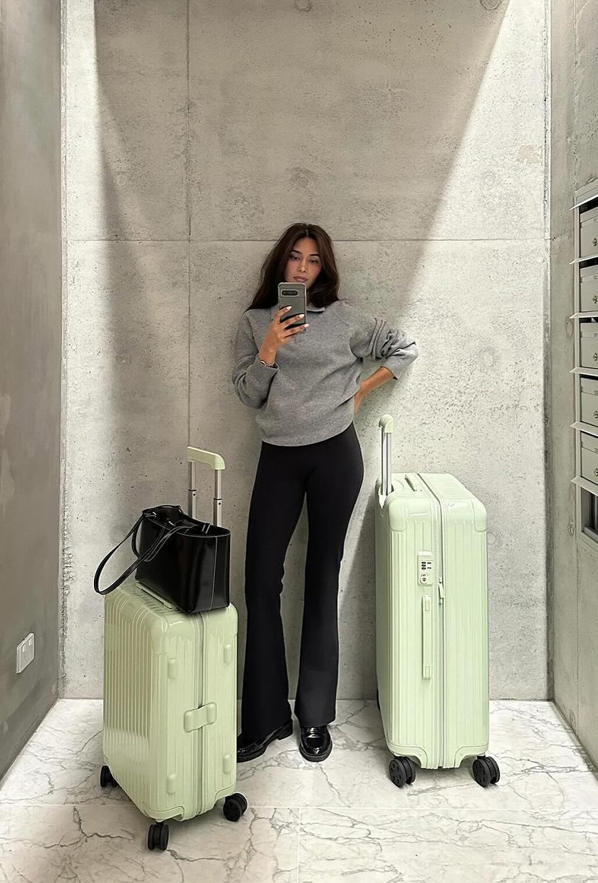 Coordinated Beige Teddy Fleece for a Monochromatic Travel Vibe Coordinated Beige Teddy Fleece for a Monochromatic Travel Vibe — Winter Airport Outfits