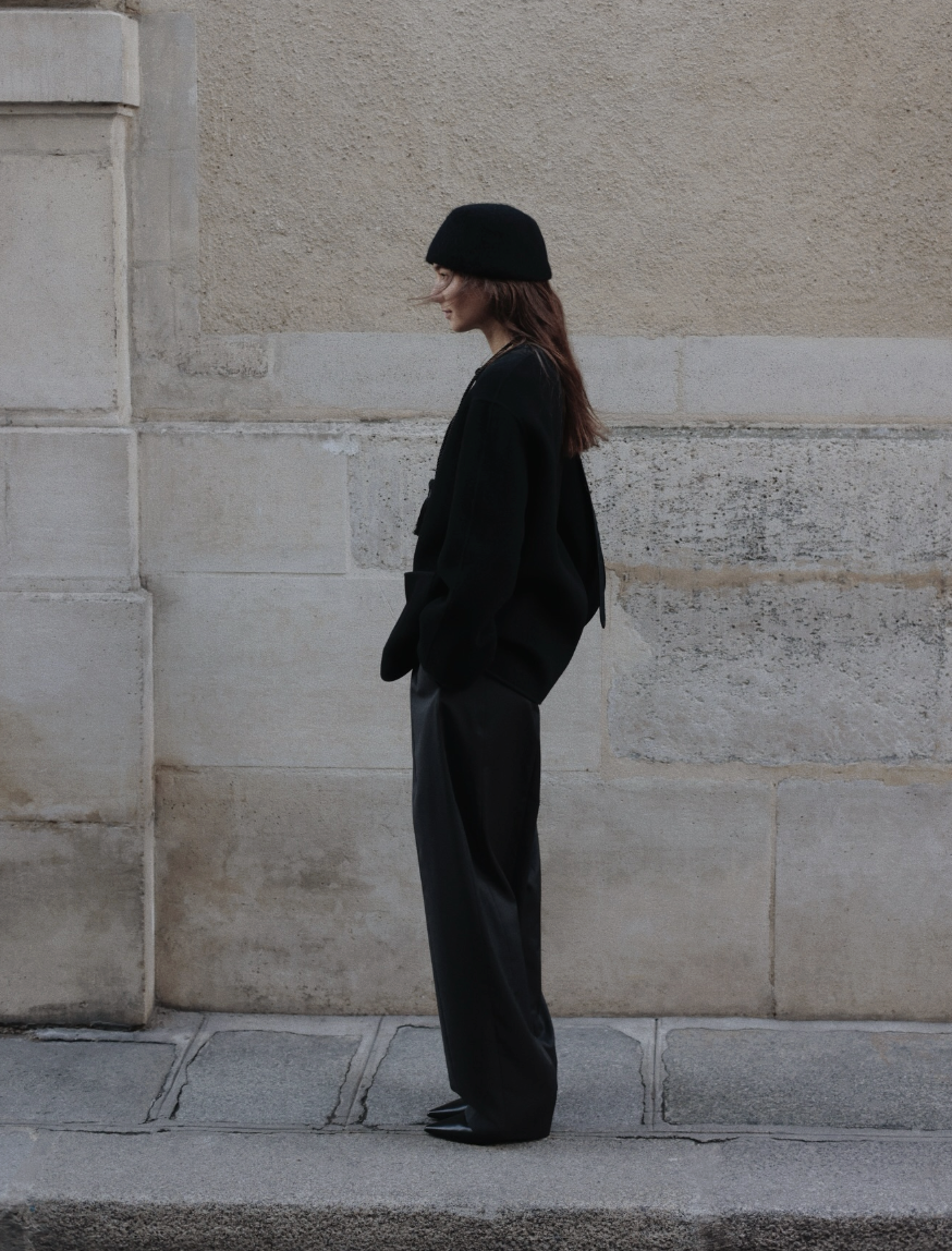 Oversized Knit Cardigan for Cozy Smart Casual Comfort — All Black Winter Outfits