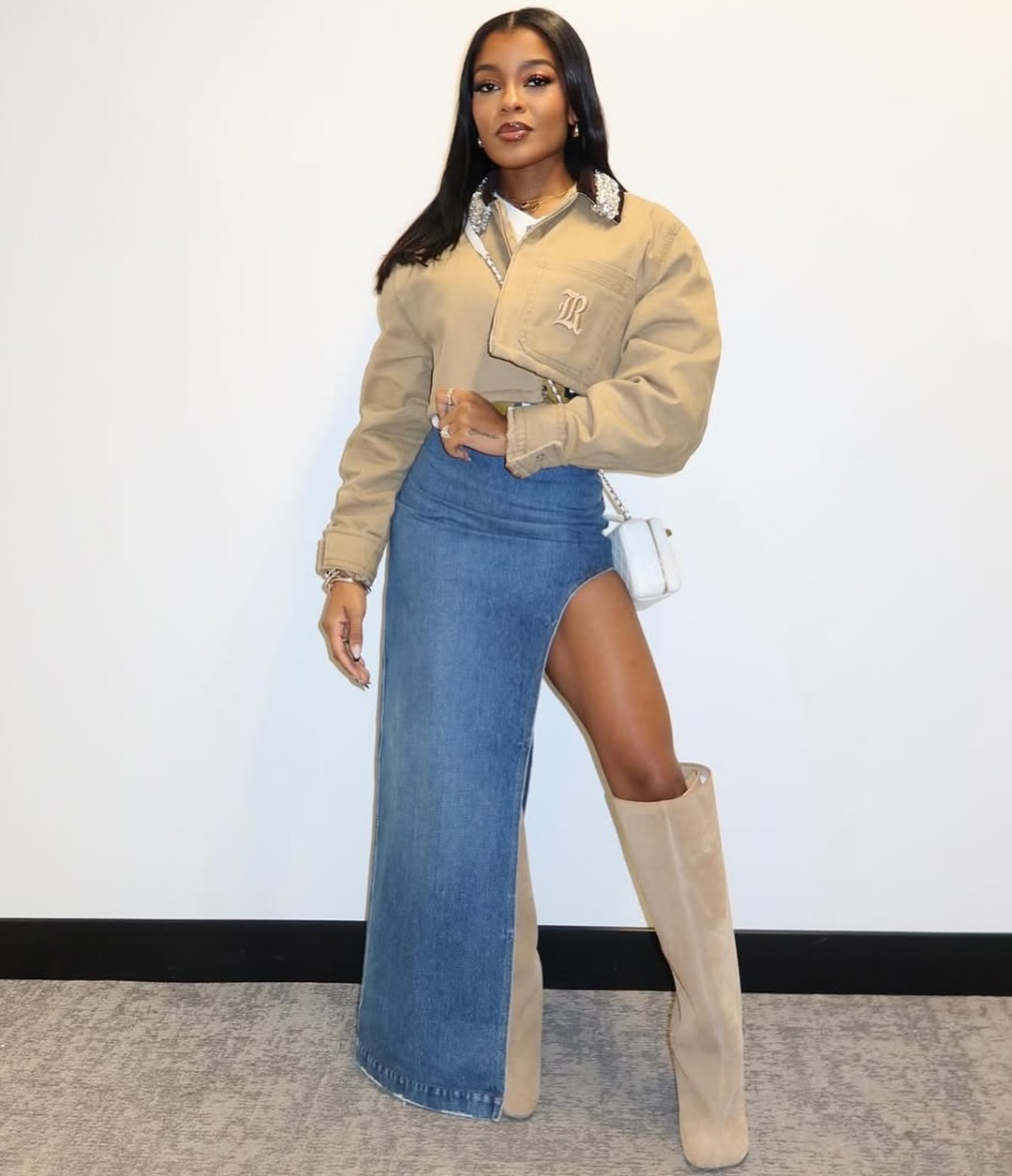 Beige Suede Square-Toe Boots with Denim Maxi Skirt Beige Suede Square-Toe Boots with Denim Maxi Skirt — Suede Boots Outfits