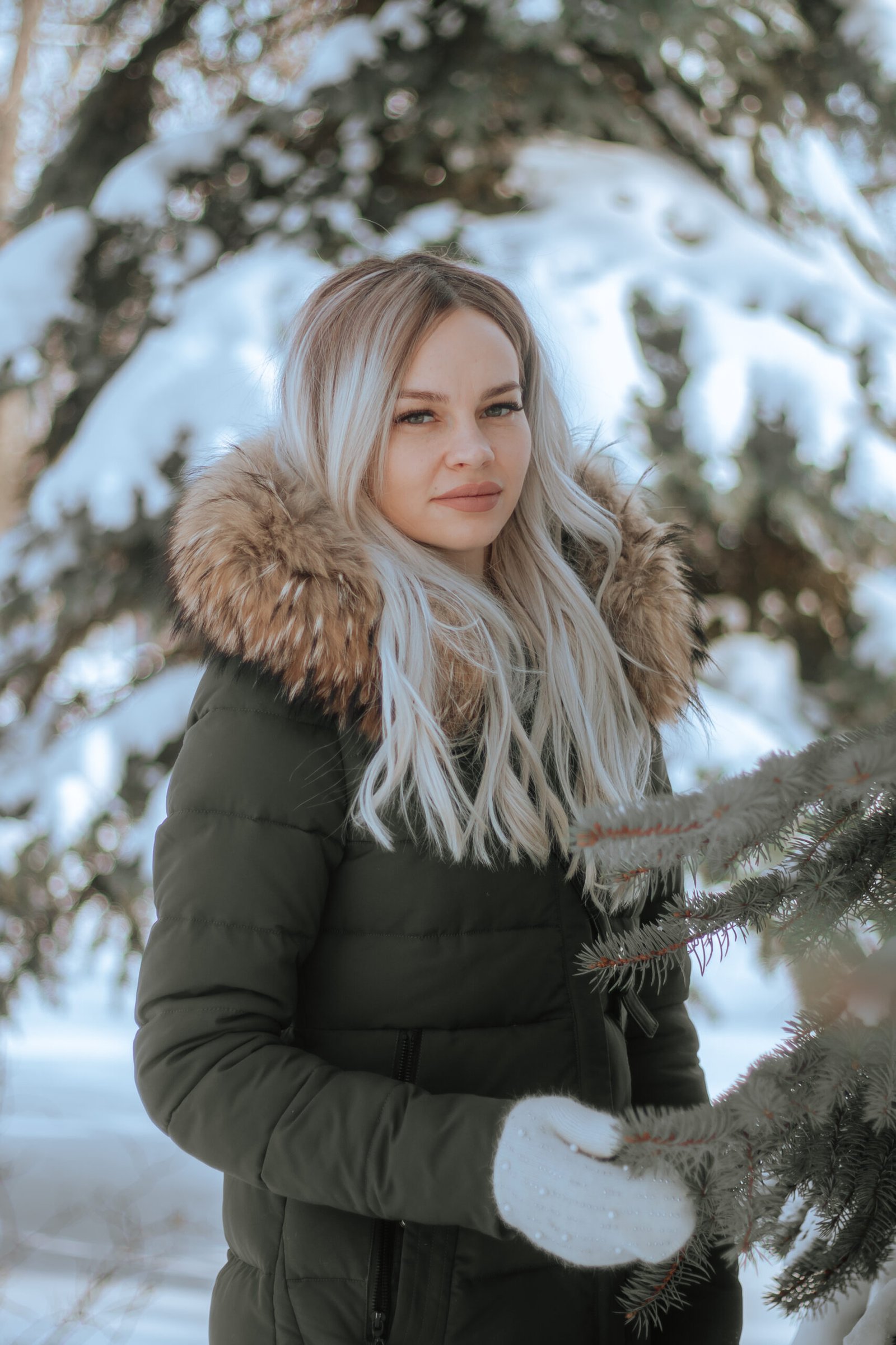 Statement Puffer Jacket with Fur-Lined Hood for Outdoor Shoots — Winter Photoshoot Outfits