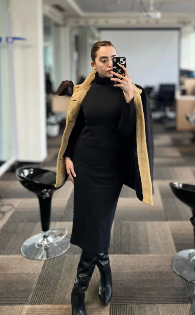 Black Knee-High Boots Outfit Idea — Winter Work Outfits