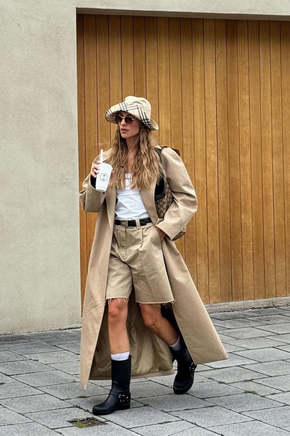 Combat Boots with Trench Coat and Shorts Combat Boots with Trench Coat and Shorts — Combat Boots Outfits