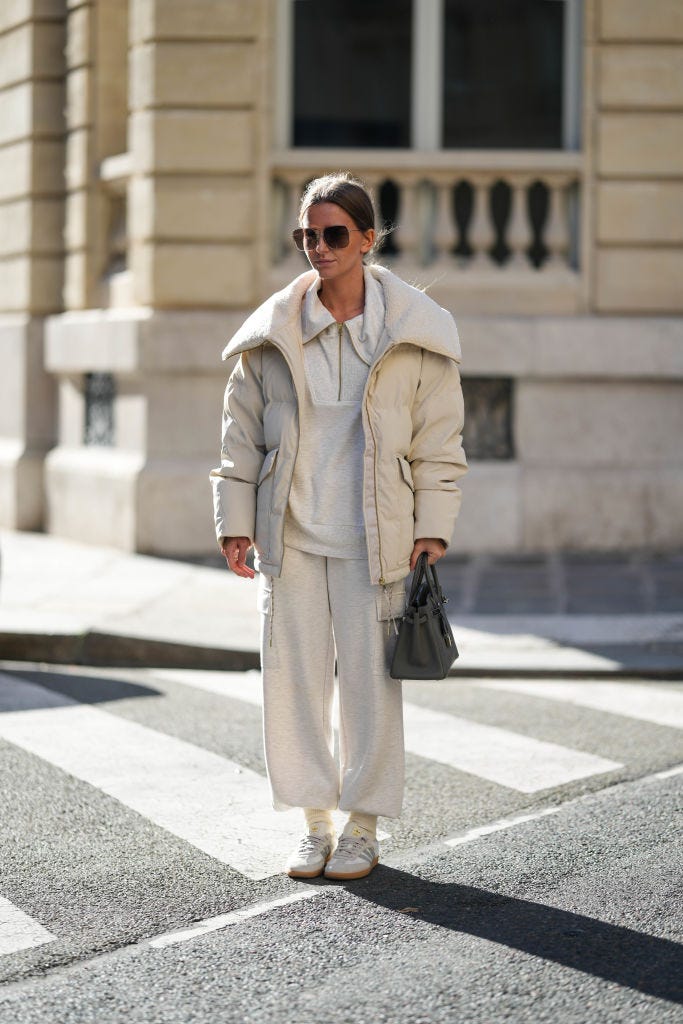 Beige Puffer Jacket with Oversized Collar and Cargo Pants Beige Puffer Jacket with Oversized Collar and Cargo Pants — Winter Puffer Jacket Outfits