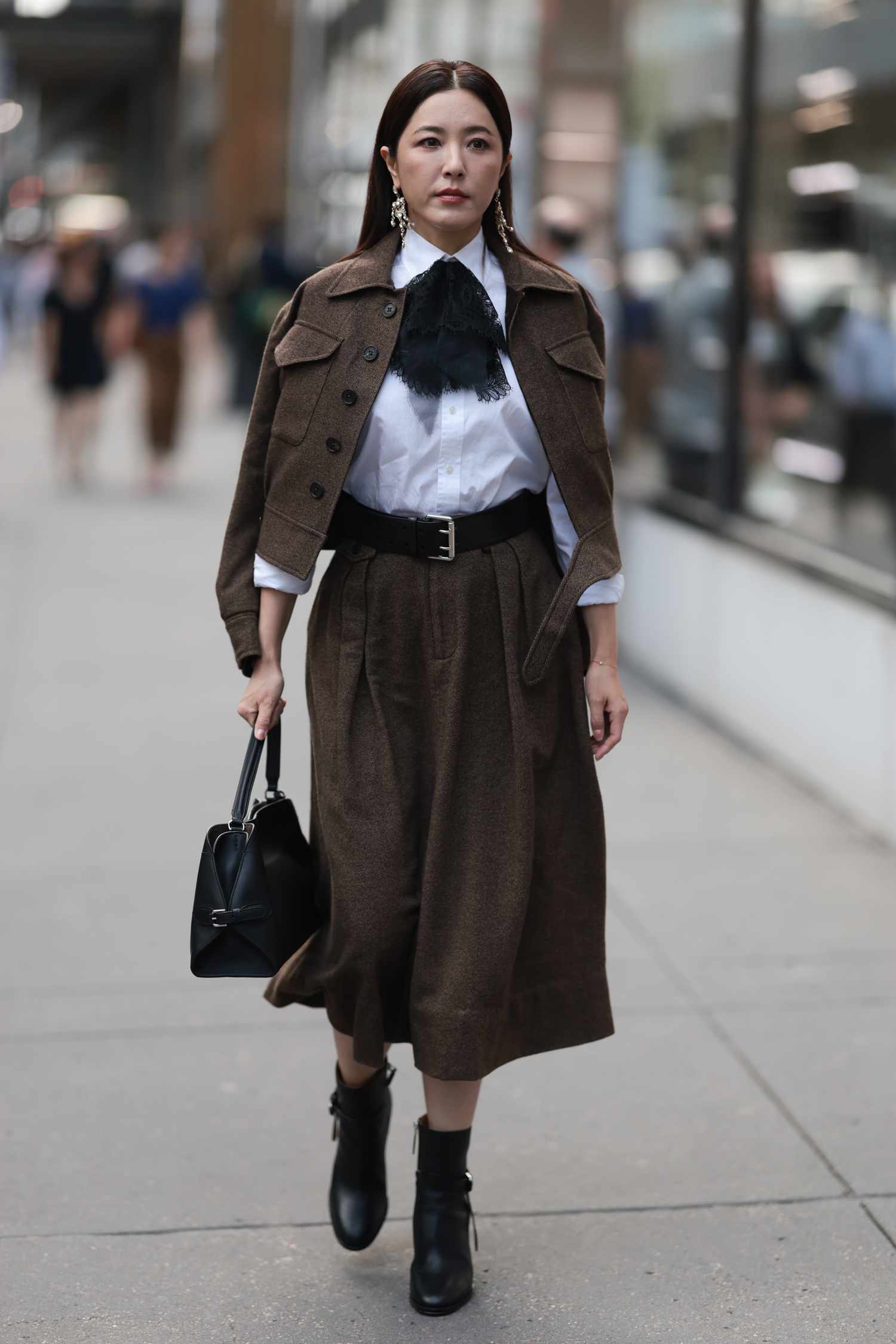 Navy Blazer Over Turtleneck and Jeans with White Scarf Navy Blazer Over Turtleneck and Jeans with White Scarf — Preppy Winter Outfits