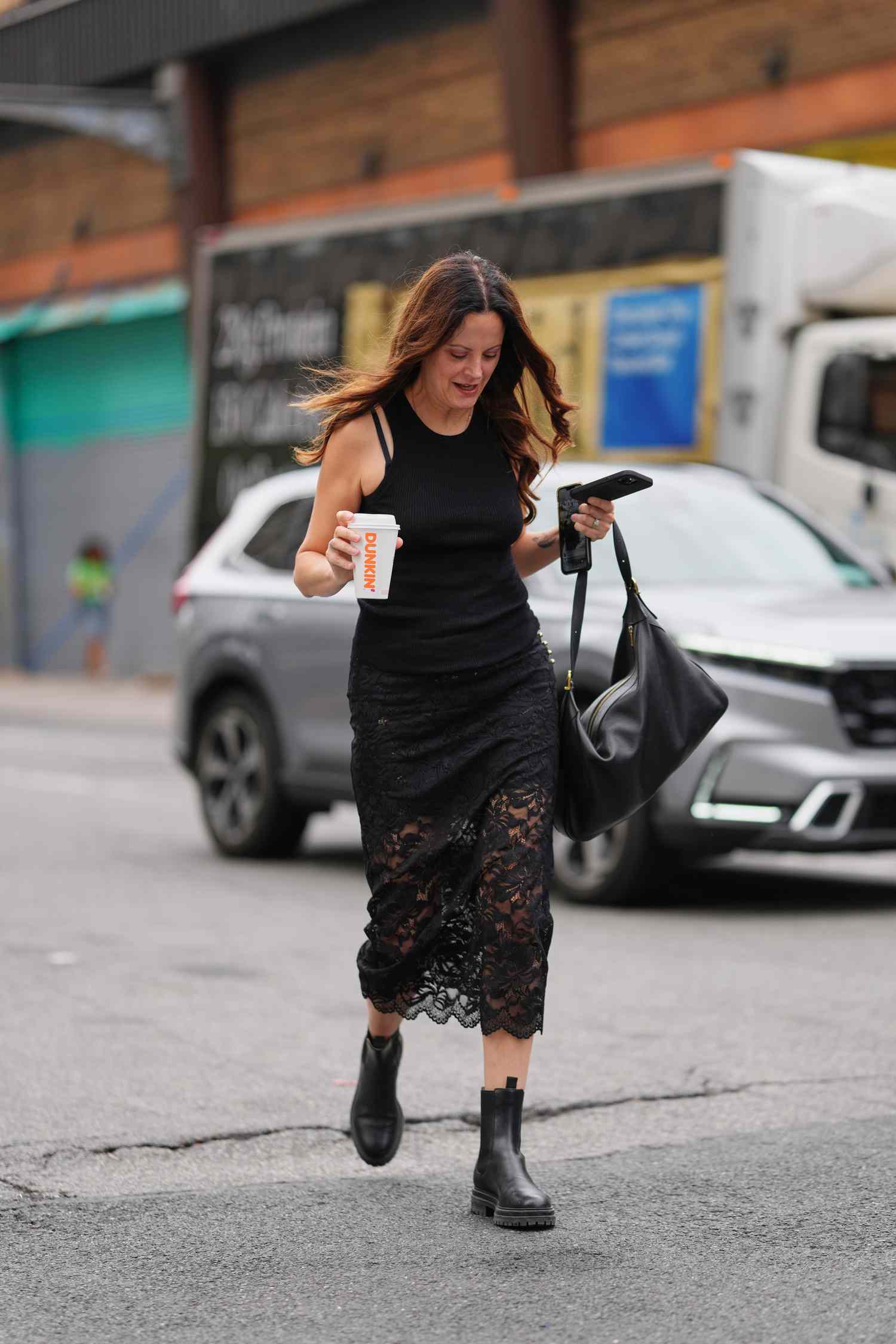 All-Black Outfit with Chunky Chelsea Boots and Lace Skirt All-Black Outfit with Chunky Chelsea Boots and Lace Skirt — Chelsea Boots Outfits