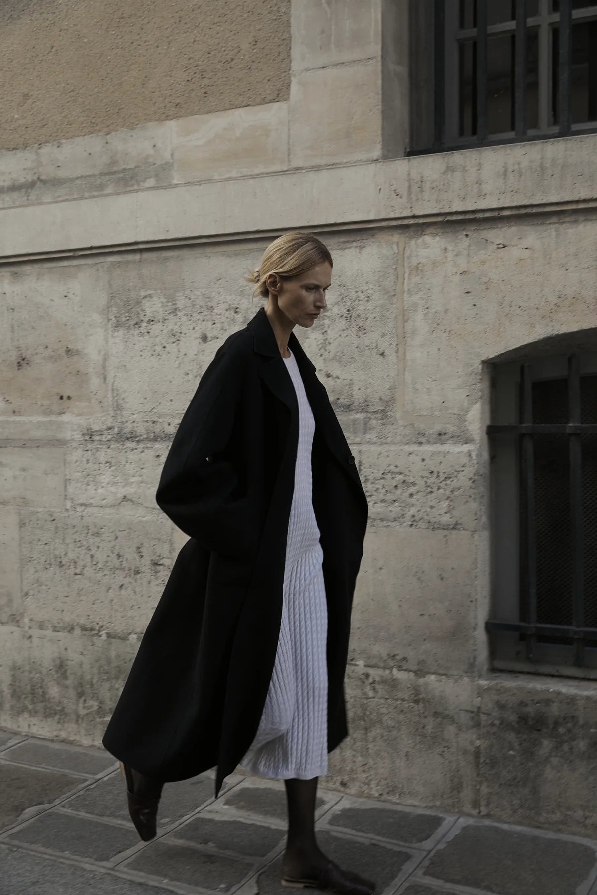 Flowing Black Coat Over a White Knit Dress for Effortless Chic Flowing Black Coat Over a White Knit Dress for Effortless Chic — Black Coat Outfits