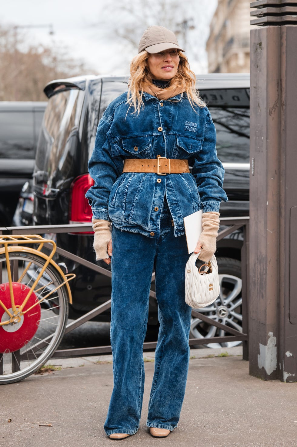 Denim Jeans with Knit Sleeves Jacket and Wide Belt — Winter Outfits with Jeans