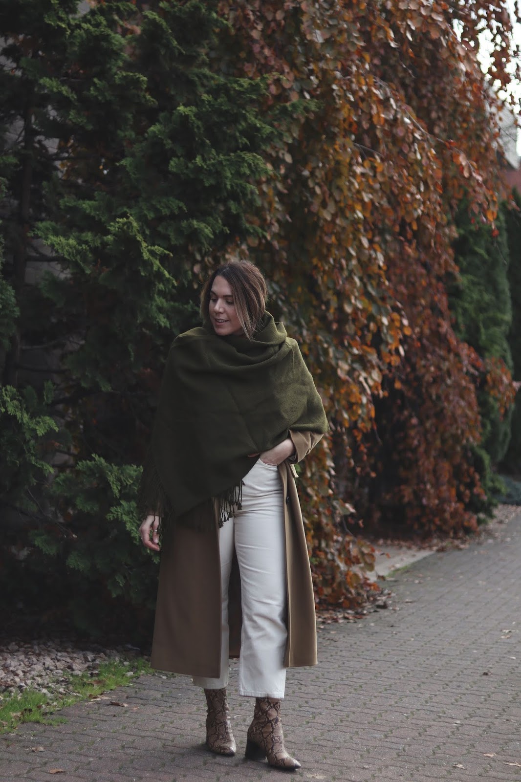 Olive Green Blanket Scarf for an Oversized Autumn Ensemble — Scarf Outfits