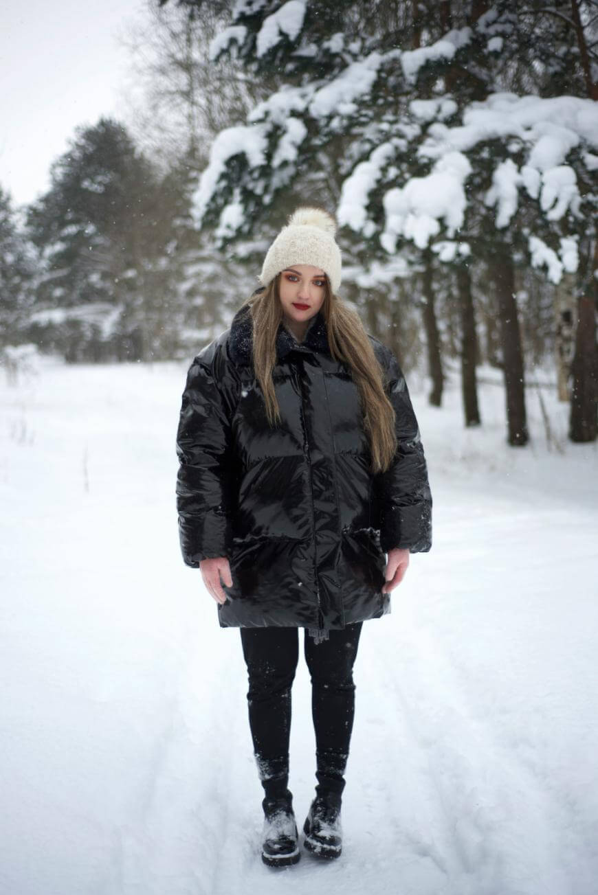 Shiny Puffer Jacket for a Casual Winter Statement — All Black Winter Outfits